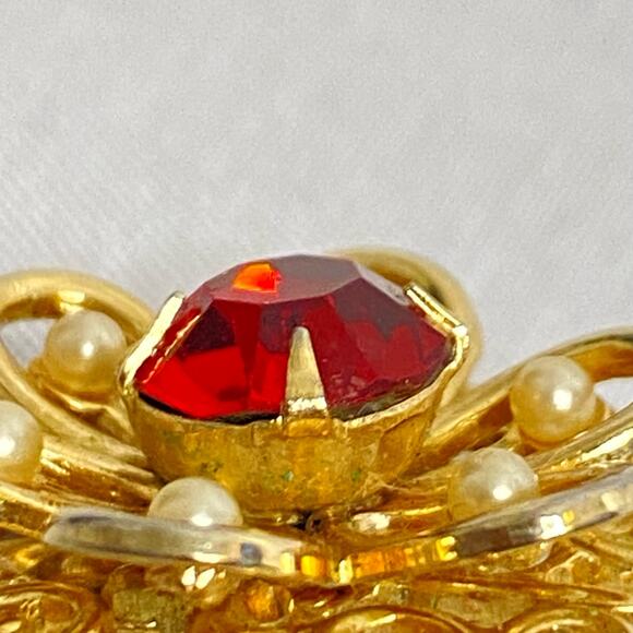 Vintage Snowflake Brooch Pendant Gold Tone Open Pearly Beads Central Red Stone - Picture 9 of 10